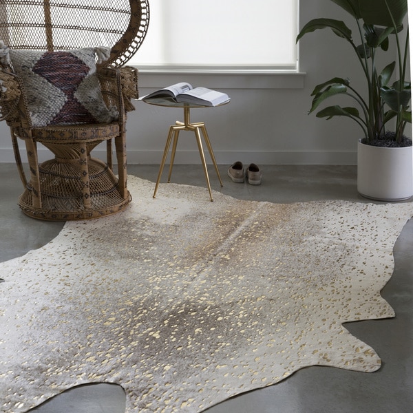 Clayton Pewter/ Gold Faux Cowhide Rug - 5' x 6'6