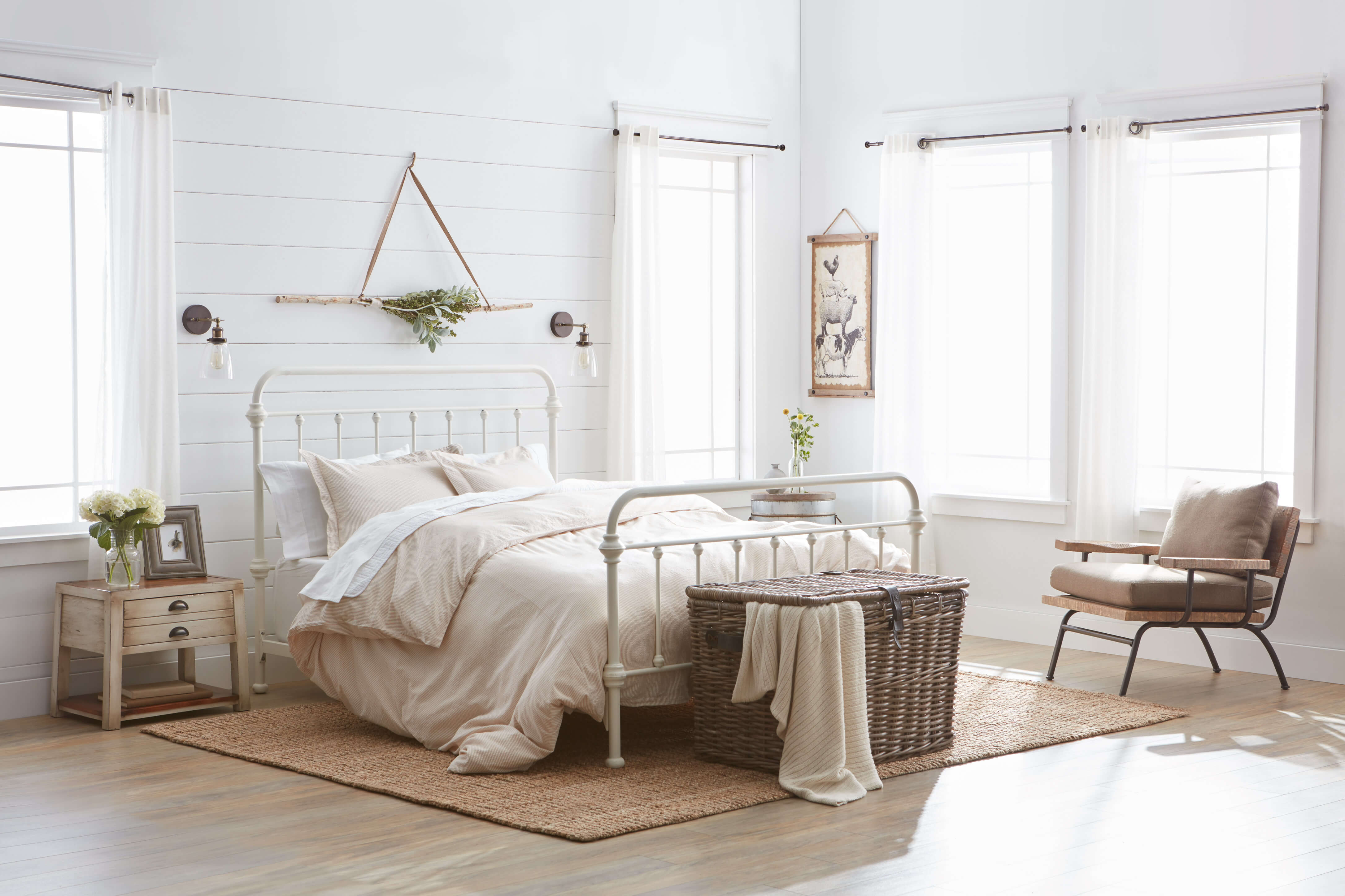 Charming Farmhouse Decorating Ideas Overstock Com Charming Farmhouse Decorating Ideas Overstock Com
